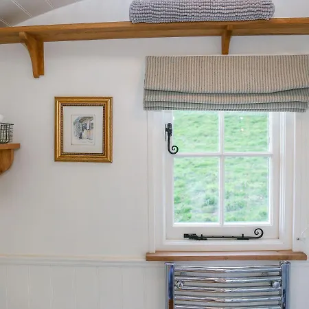 Shepherds Hut Slad Valley Cotswolds Painswick Exterior photo