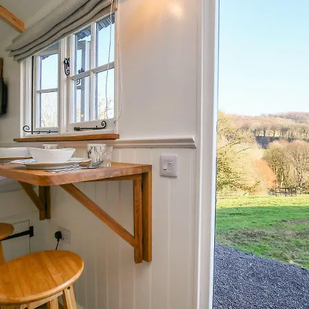 Shepherds Hut Slad Valley Cotswolds Painswick Exterior photo