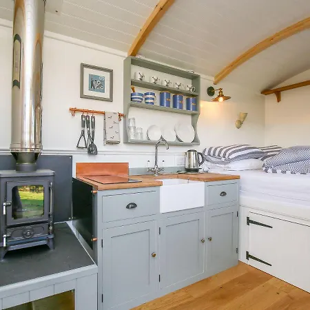 Shepherds Hut Slad Valley Cotswolds Painswick Exterior photo
