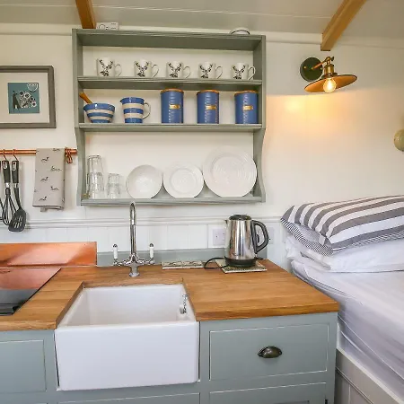 Shepherds Hut Slad Valley Cotswolds Painswick Exterior photo