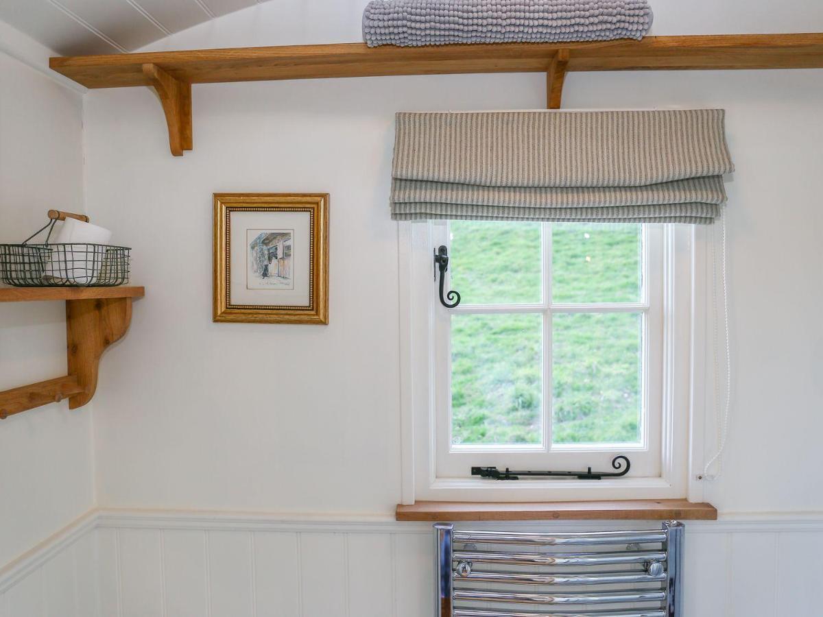 Shepherds Hut Slad Valley Cotswolds Holiday home Painswick