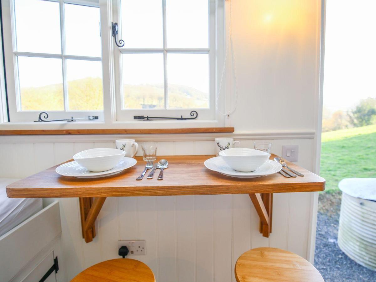 Shepherds Hut Slad Valley Cotswolds * Painswick